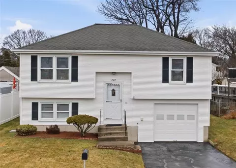 202 Marshall Ave, Cumberland, RI 02864