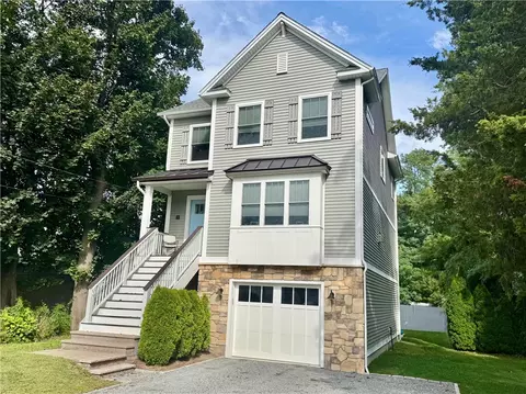 20 Robert Ave, East Greenwich, RI 02818