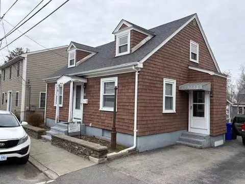 15 Bourne St, Bristol, RI 02809