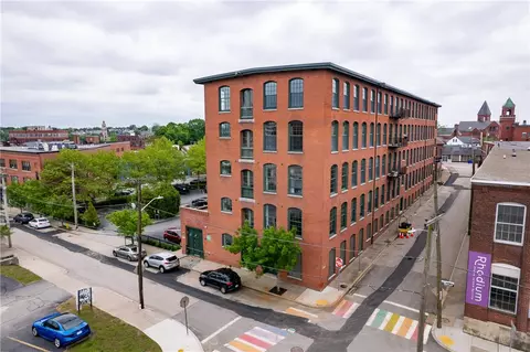 28 Bayley St #301, Pawtucket, RI 02860