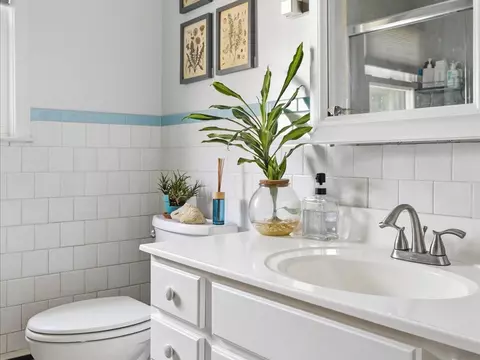 Bath - 21 North Dr, Westerly, RI 02891 photo 2 of 2