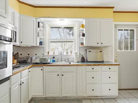 Kitchen - 21 North Dr, Westerly, RI 02891 photo 1 of 2