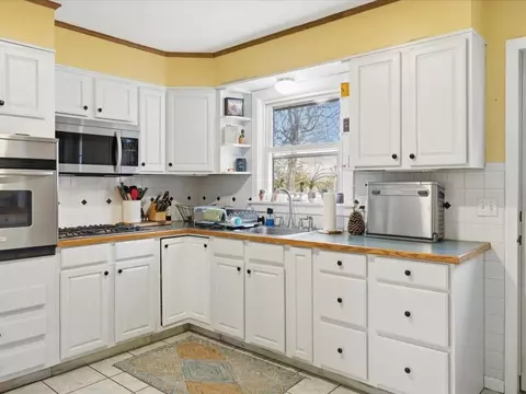 Kitchen - 21 North Dr, Westerly, RI 02891 photo 2 of 2