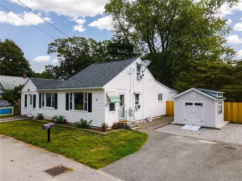 28 Bakers Creek Rd, Warwick, RI 02886