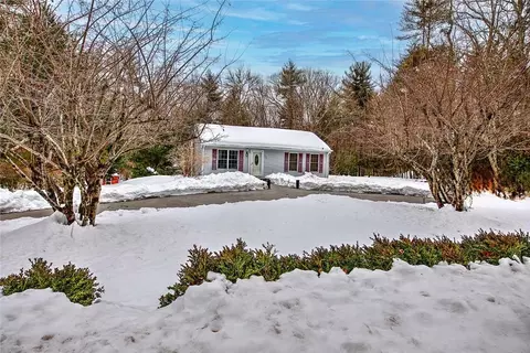 173 Quanapoag Rd, Freetown, MA 02717