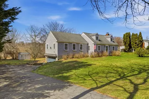 403 Valley Rd, Middletown, RI 02842
