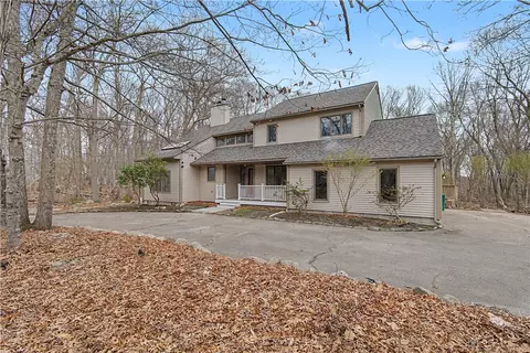 26 Trout Brook Ln, Scituate, RI 02831