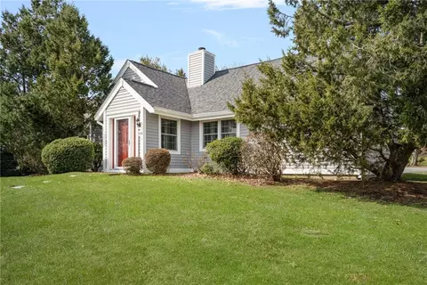 318 Corey Ln #318, Middletown, RI 02842