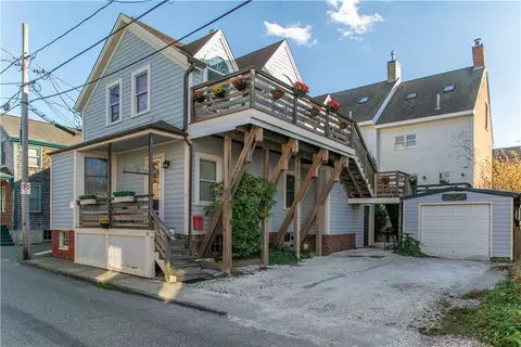 12 Goodwin St, Newport, RI 02840