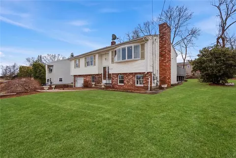 84 N View Ave, Cranston, RI 02920