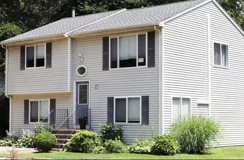 15 Black Alder Trl, Saunderstown, RI 02874