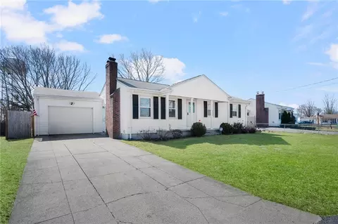 11 Bellevue Blvd, Rumford, RI 02916