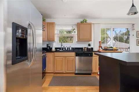 Kitchen - 25 Webb Ave, Warwick, RI 02889 photo 3 of 5