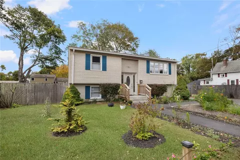 25 Webb Ave, Warwick, RI 02889
