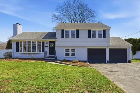 1270 Hope St, Bristol, RI 02809