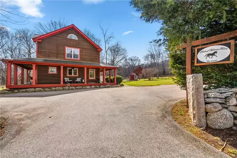 613 Slocum Rd, Saunderstown, RI 02874