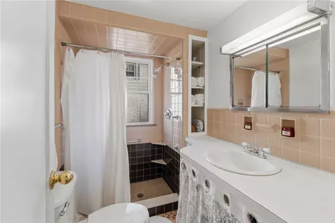 Bath - 68 Packard Ave, Warwick, RI 02886 photo 1 of 4