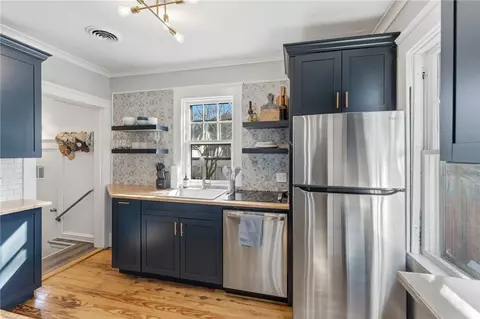 Kitchen - 68 Packard Ave, Warwick, RI 02886 photo 3 of 7