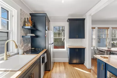 Kitchen - 68 Packard Ave, Warwick, RI 02886 photo 7 of 7