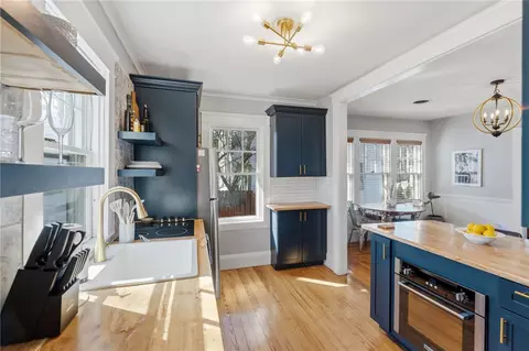 Kitchen - 68 Packard Ave, Warwick, RI 02886 photo 6 of 7