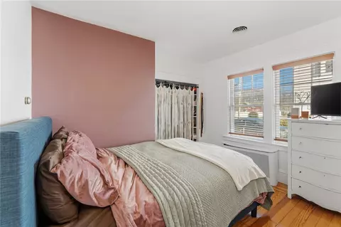 Bedroom - 68 Packard Ave, Warwick, RI 02886 photo 1 of 4