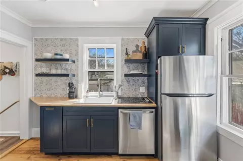 Kitchen - 68 Packard Ave, Warwick, RI 02886 photo 4 of 7