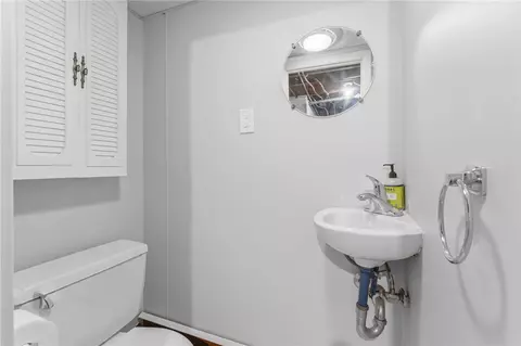 Bath - 68 Packard Ave, Warwick, RI 02886 photo 4 of 4