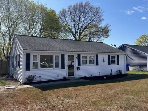 15 Rosedale Dr, Bristol, RI 02809