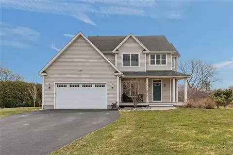 67 Fairview Ln, Portsmouth, RI 02871