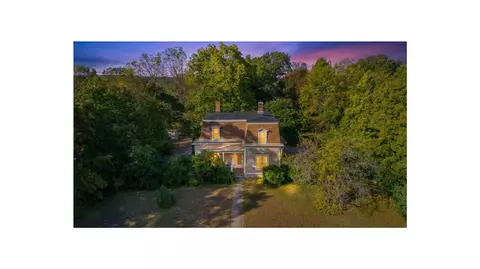 563 Putnam Pike, Greenville, RI 02828