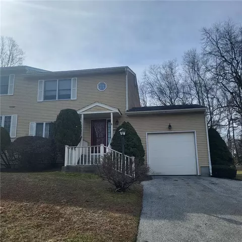 48 Governors Hl, West Warwick, RI 02893