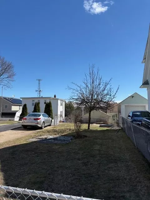 15 Brockton St, Providence, RI 02904