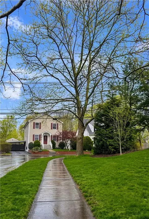 215 Bourne Ave, Rumford, RI 02916