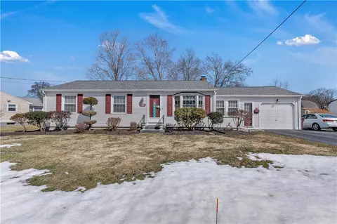 255 Knollwood Dr, Woonsocket, RI 02895