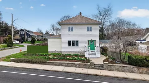 102 Willett Ave, Riverside, RI 02915