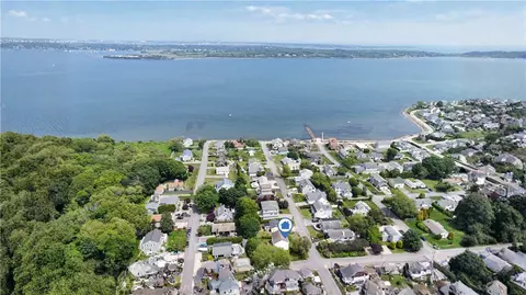 52 What Cheer Rd, Narragansett, RI 02882
