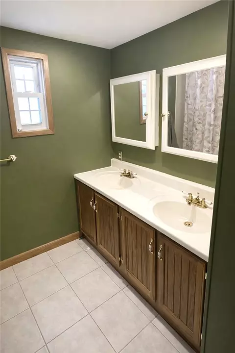 Bath - 77 Wright Way, Coventry, RI 02816 photo 1 of 2