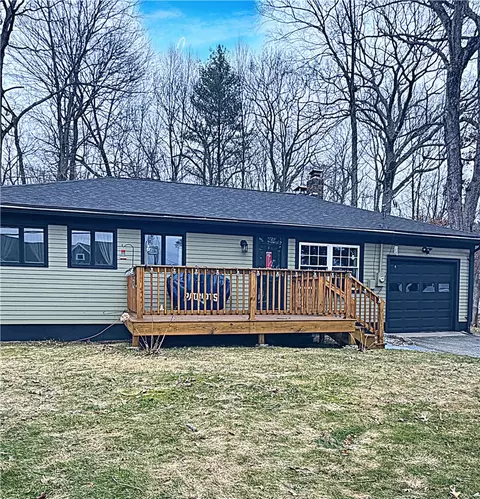 420 Reservoir Rd, Pascoag, RI 02859