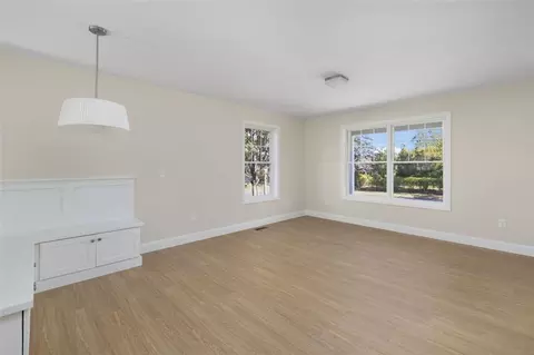 Living - 73 Pinehurst Ave, Warwick, RI 02889 photo 4 of 9