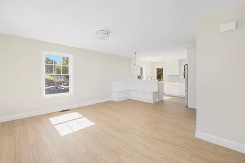 Living - 73 Pinehurst Ave, Warwick, RI 02889 photo 6 of 9