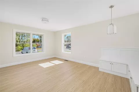 Living - 73 Pinehurst Ave, Warwick, RI 02889 photo 8 of 9