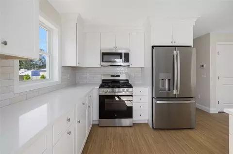Kitchen - 73 Pinehurst Ave, Warwick, RI 02889 photo 5 of 6