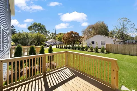 Exterior - 73 Pinehurst Ave, Warwick, RI 02889 photo 2 of 10