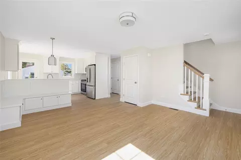 Living - 73 Pinehurst Ave, Warwick, RI 02889 photo 7 of 9