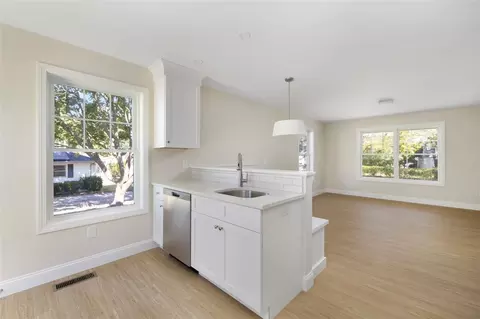 Living - 73 Pinehurst Ave, Warwick, RI 02889 photo 3 of 9