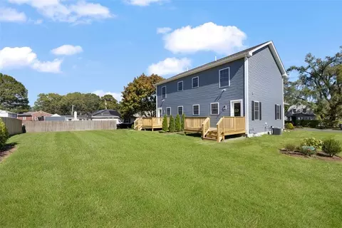 Exterior - 73 Pinehurst Ave, Warwick, RI 02889 photo 4 of 10