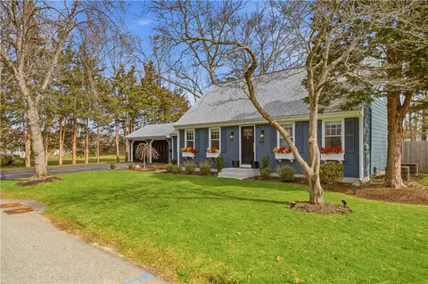 23 Hanson Rd, Barrington, RI 02806