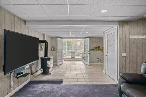 Entry Way - 39 Gateway Ct, Warwick, RI 02889 photo 3 of 3