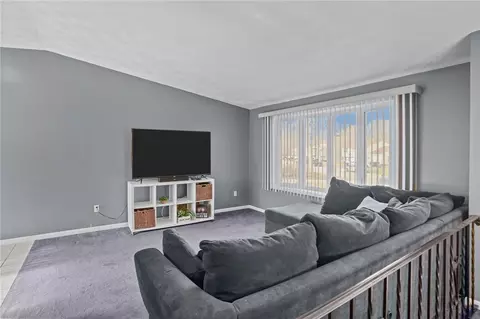 Living - 39 Gateway Ct, Warwick, RI 02889 photo 1 of 6
