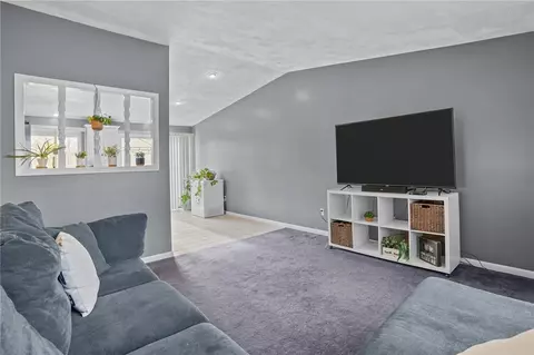 Living - 39 Gateway Ct, Warwick, RI 02889 photo 4 of 6